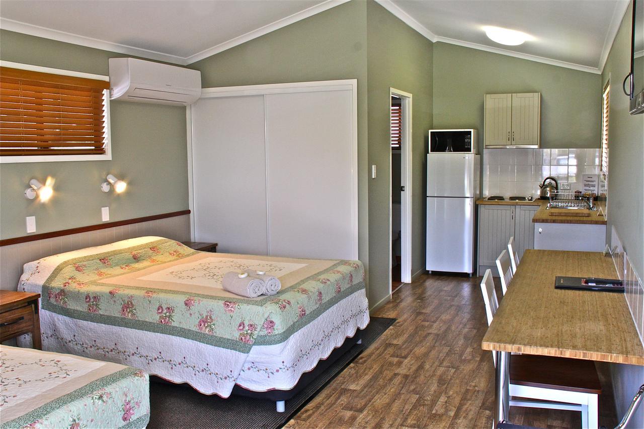 Barcaldine Country Motor Inn 외부 사진