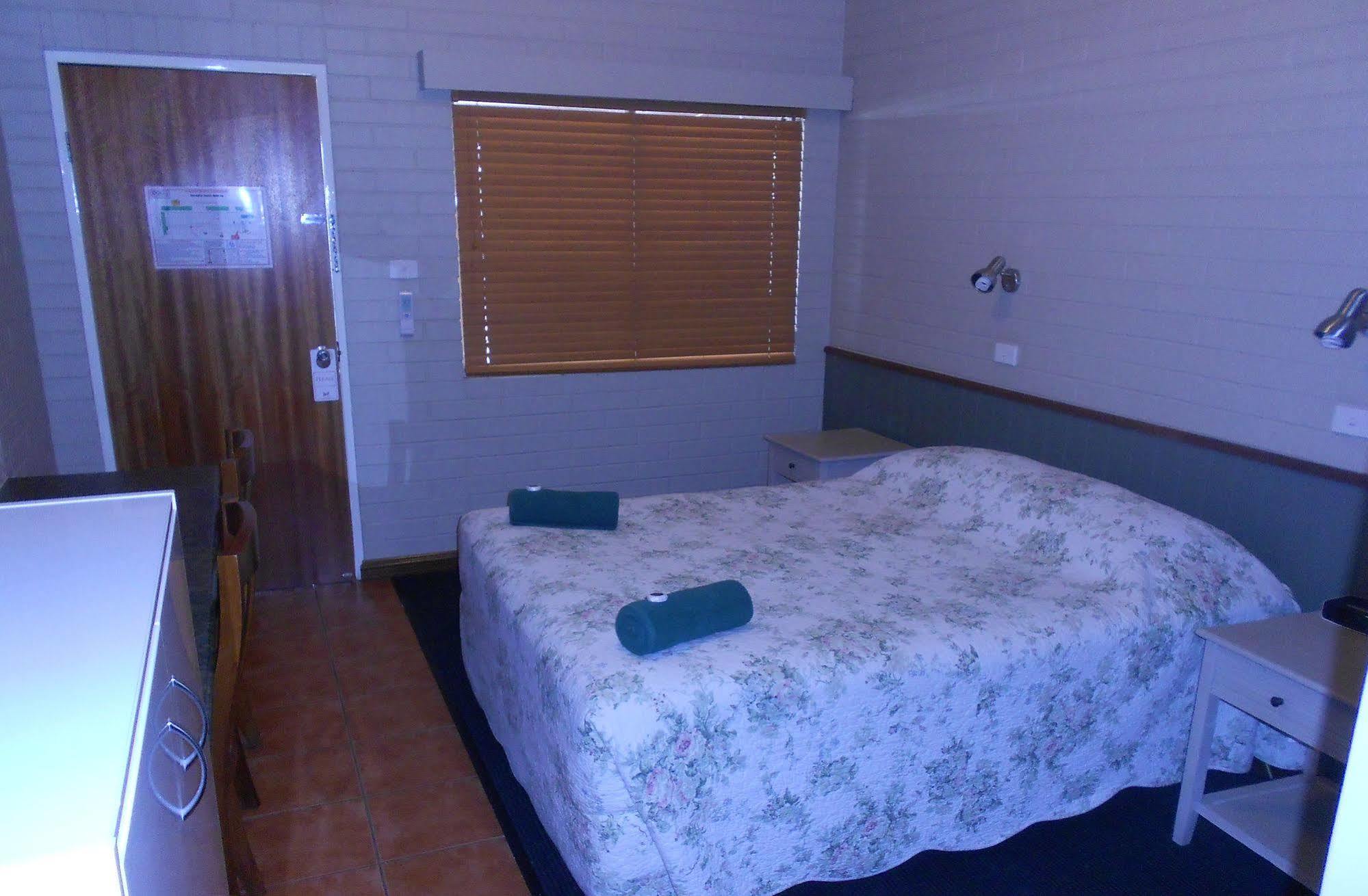 Barcaldine Country Motor Inn 외부 사진